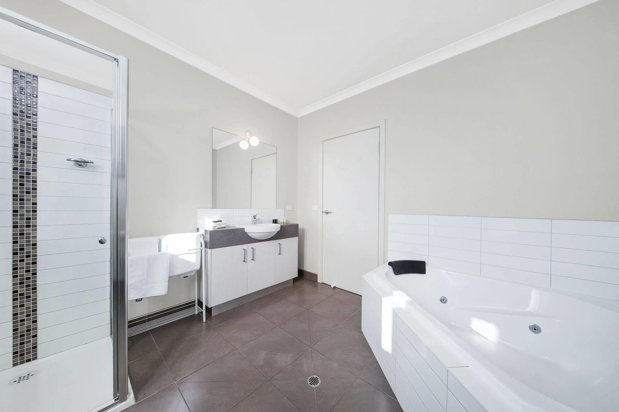 Moonlight Bay Apartments Rye Buitenkant foto